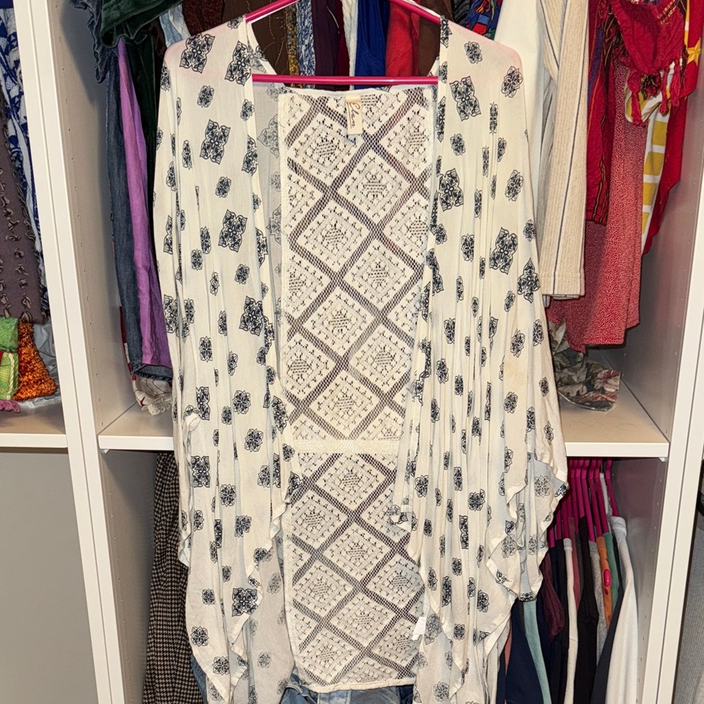 Elan Black and White Patterned Kimono Blouse